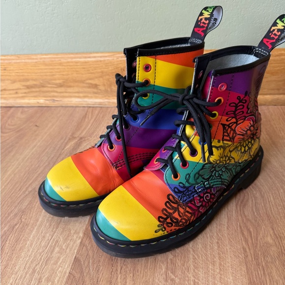Dr. Martens Shoes - Dr Martin Rainbow Pride Lace Up Boot Sz 8